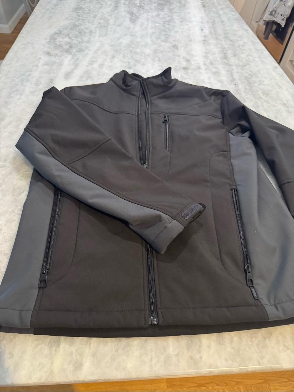 Tumi Men's Black and Gray Color-block Fleece-lined Soft Shell Warm Jacket